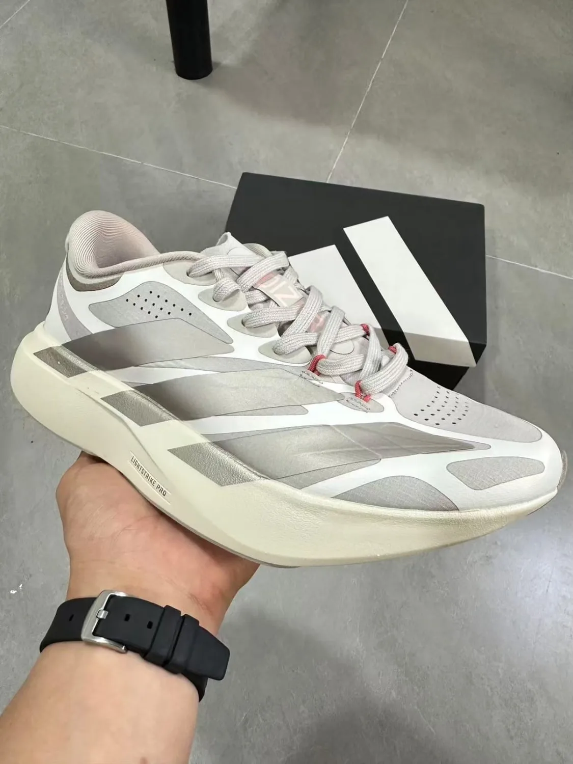 Adidas Adizero Adios Pro branco e prata